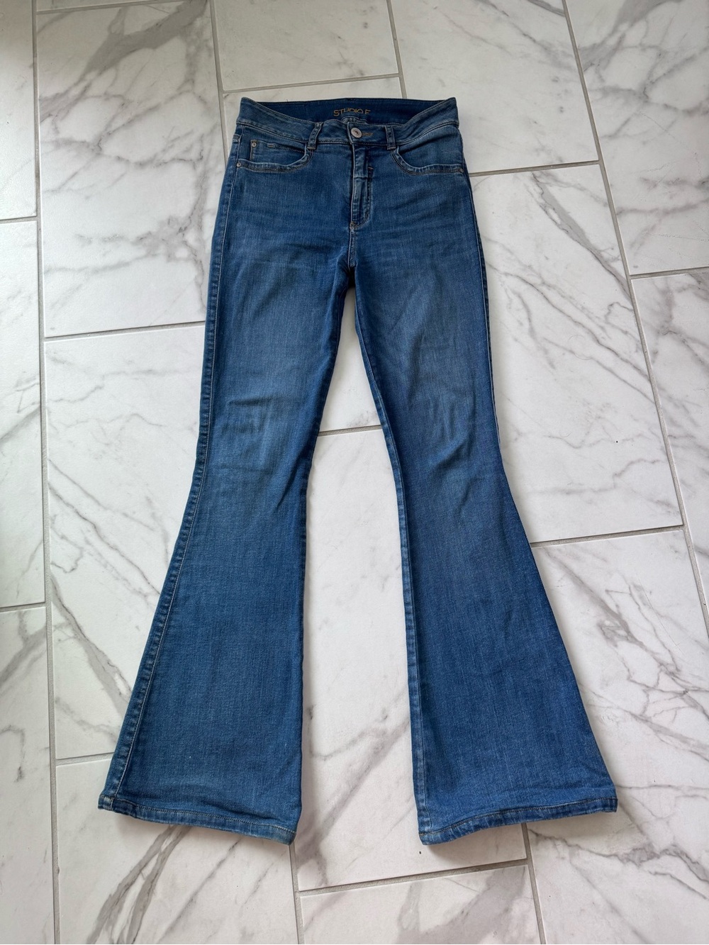 Studio Blue High-Rise Flare Jeans in Mid Blue